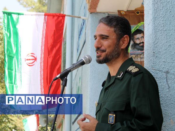 آیین نواختن زنگ ایثار و مقاومت در دبیرستان شاهد معراج