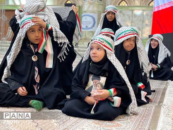طنین سرود باید برخاست در حرم امام(ره)