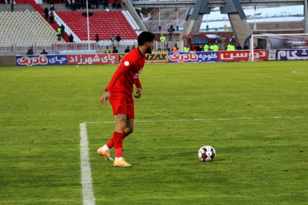 بازی تراکتور و ملوان در تبریز