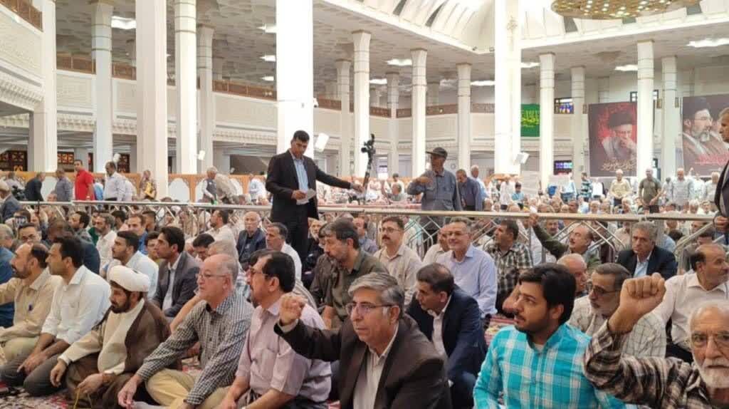اجتماع فرهنگیان در آستانه بازگشایی مدارس در نماز جمعه شیراز