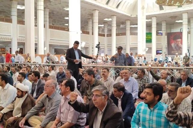 اجتماع فرهنگیان در آستانه بازگشایی مدارس در نماز جمعه شیراز