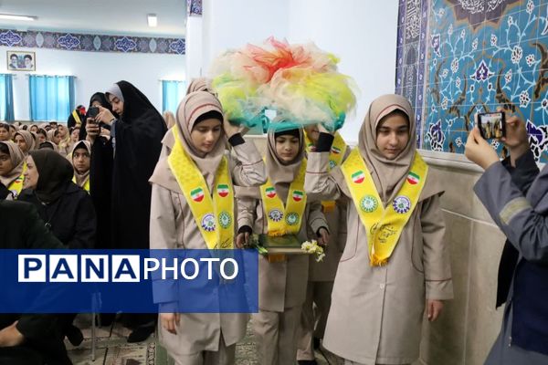 همایش «یاوران انقلاب» در مدرسه شهیدپاکنژاد ناحیه 2 یزد