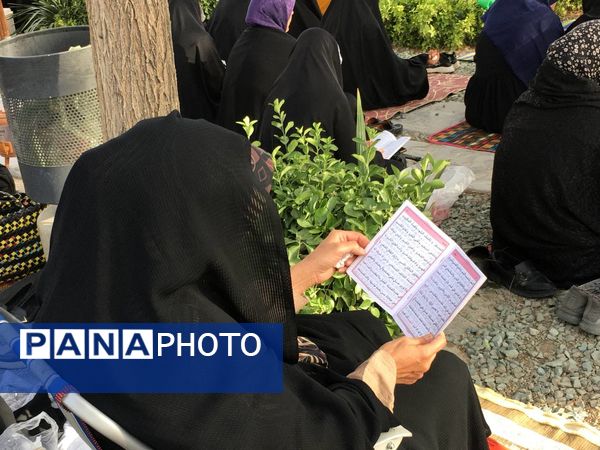 برپایی مراسم دعای عرفه در گلستان شهدای اصفهان