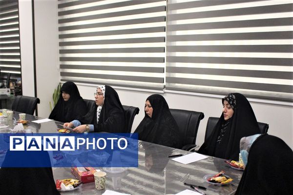 محفل شعر بانوان «رحیل» ویژه کودکان شهید 