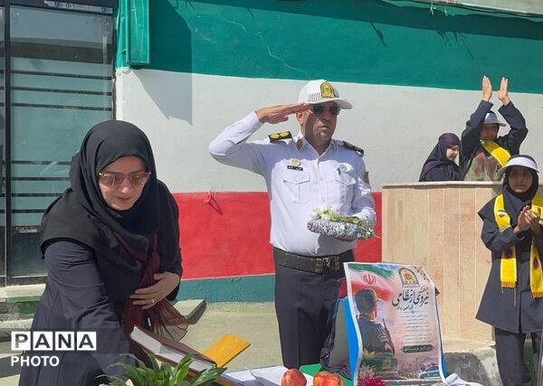 گرامیداشت هفته نیروی انتظامی در دبیرستان آیین‌اسلام ۱
