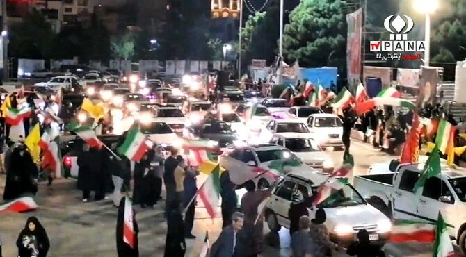 حضور بی نظیر مردم در میدان کوثر