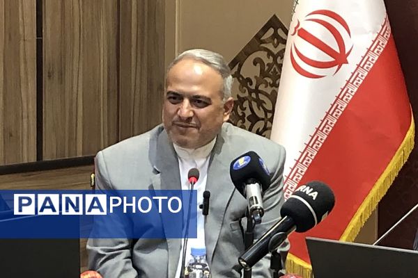 مراسم تقدیر از سفیران مدرسه سازی در اداره کل آموزش و پرورش شهرستانهای استان تهران 