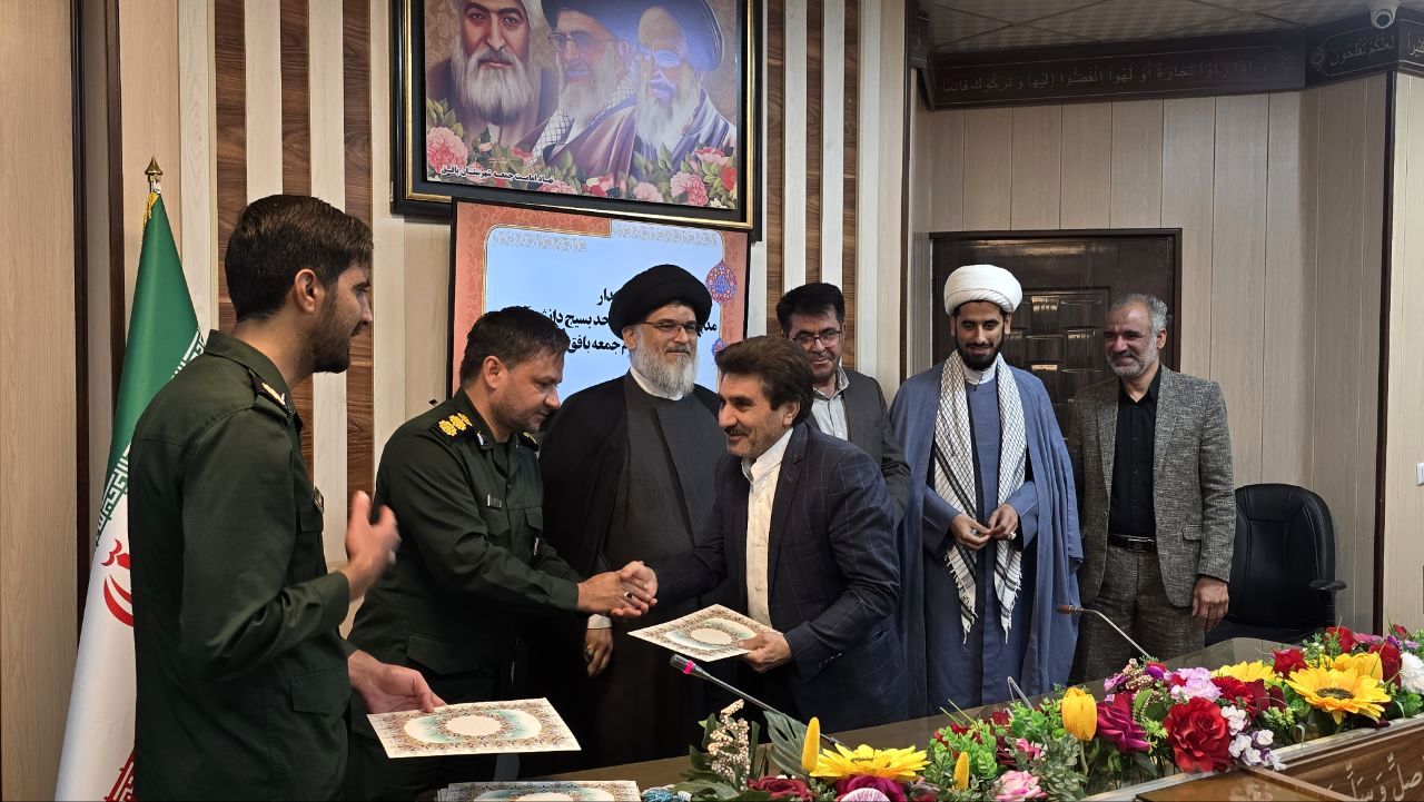 دیدار مدیران و فرماندهان بسیج دانش‌آموزی با امام جمعه بافق