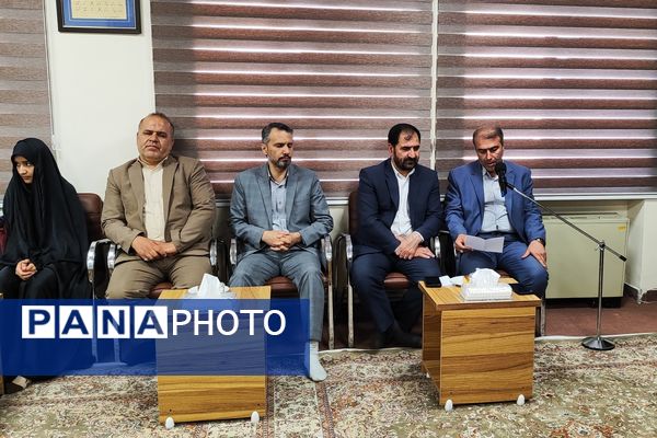 دیدار دختران دانش‌آموز سنندجی با نماینده ولی‌فقیه در کردستان 