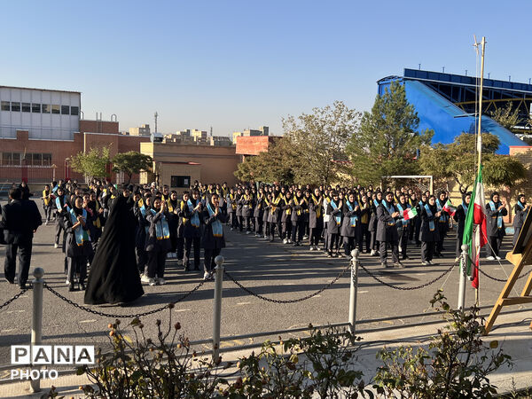برگزاری مراسم صبحگاه تشکیلاتی در هنرستان دخترانه دکتر مهدی اکبریه تبریز
