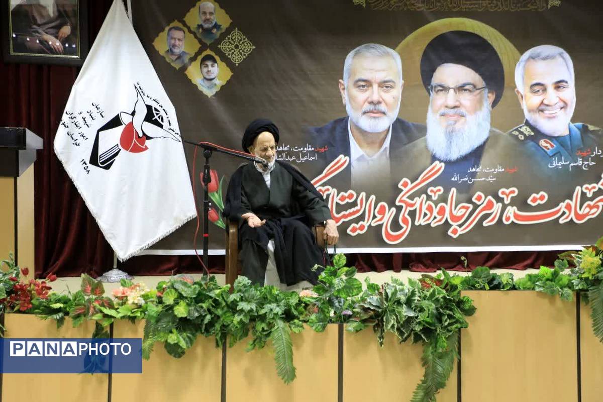 جلسه گرامیداشت و تجلیل از پدران و مادران شهدا 