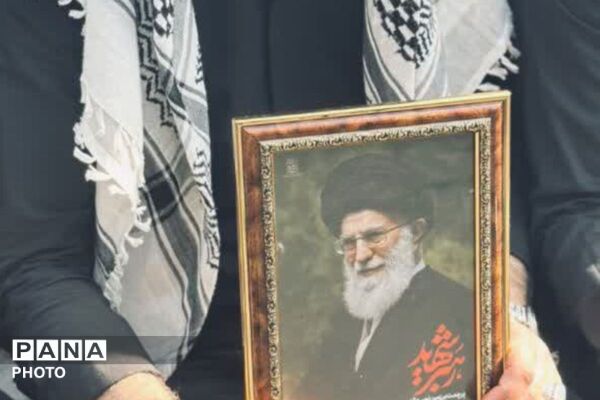 وداعی تاریخی در پایتخت ،پیکر رهبر انقلاب بر دوش ملت ایران