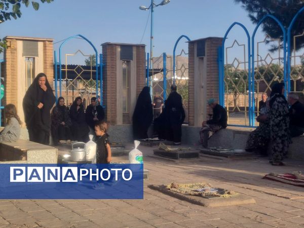 آیین جمع آوری نذورات مردمی در روز عاشورا 