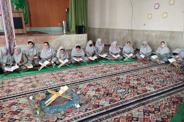 محفل انس با قرآن کریم به یاد شهید سیدحسن نصرالله در مدارس شهرستان اسلامشهر