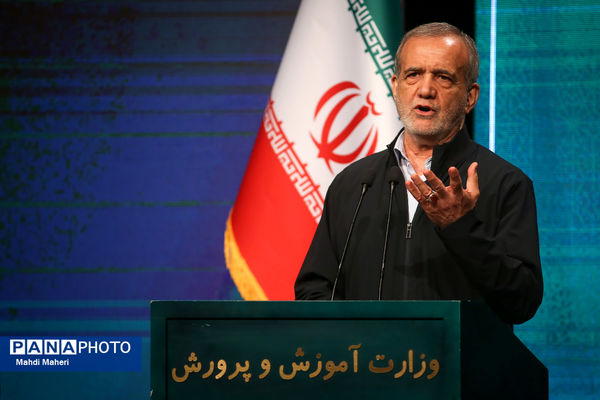 دیدار رییس‌جمهور با فرهنگیان و دانشجو معلمان