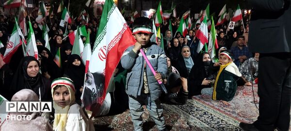 تجمع شبانهٔ شهروندان در پنجاه‌ونهمین شب یادبود در بلوار فضل