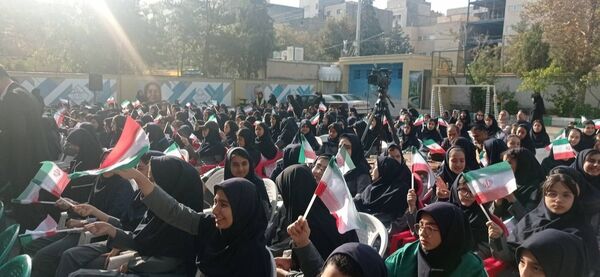 اجرای ویژه‌برنامه زنده رادیویی « مدرسه سلام» در دبیرستان فرزانگان مشهد