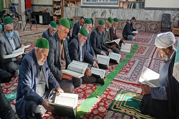 قرائت سوره فتح در مسجد جامع شهر بار