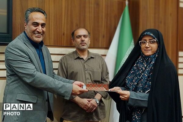 مراسم تجلیل از معاونین پرورشی مقطع متوسطه ناحیه دو شهرری 