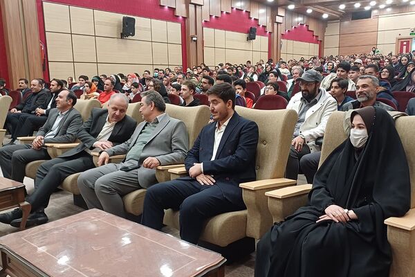 تقدیر از دانش‌آموزان دبیرستان هیات امنایی البرز در اردوگاه استانی شهید محمد منتظری شهریار 