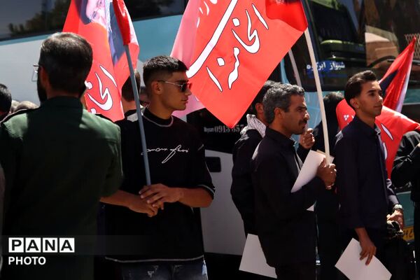 بدرقه کاروان زائران ابرکوهی به مراسم تشییع «رهبر شهید»