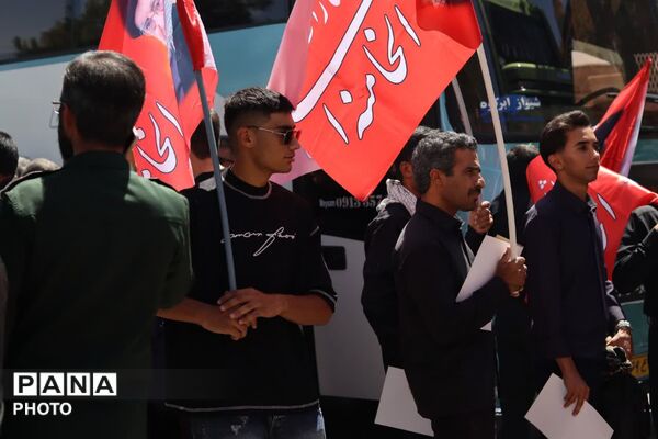 بدرقه کاروان زائران ابرکوهی به مراسم تشییع «رهبر شهید»