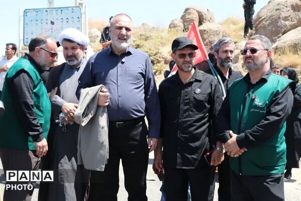 تجمع گسترده جاماندگان اربعین در گاوازنگ؛ زنجان در مسیر اربعین