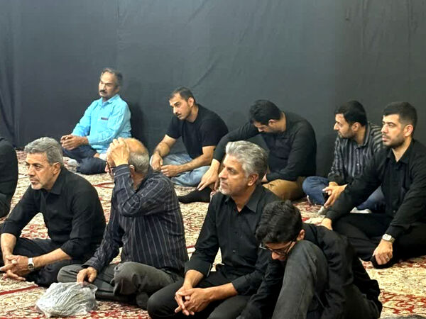 جوانان کاشمری پرچم عزای حسینی را برافراشتند
