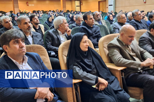 آیین تقدیر از انجمن‌های اولیا و مربیان برتر و تبیین فرآیند انتخابات شورای انجمن اولیا و مربیان ناحیه یک شیراز 