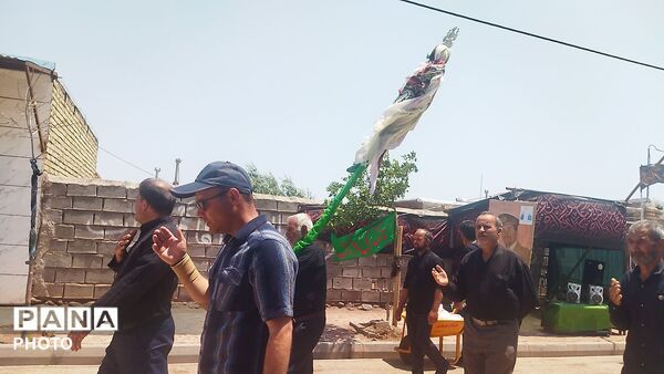 آیین سنتی علم گردانی روستای حسن آباد بلهر  در روز عاشورای حسینی 