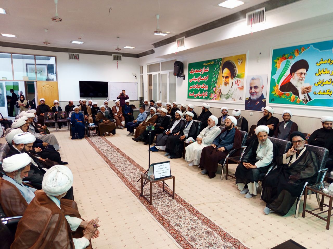 نشست روحانیون و ائمه جماعت مساجد با امام جمعه کاشمر