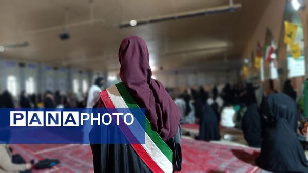 حضور پرشور دانش‌آموزان و فرهنگیان در نماز جمعه یاسوج