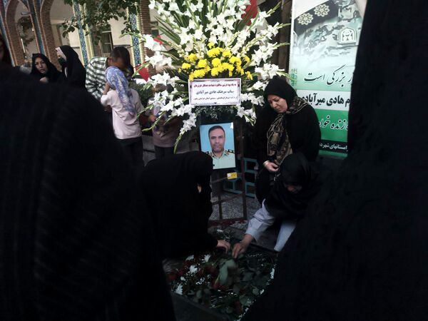 اولین سالگرد شهید محرم هادی میرآبادی بر سر مزارش برگزار شد  