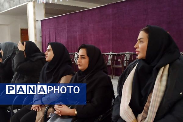 مدرسه شهید لطفی بهارستان‌دو میزبان جشن دهه فجر 