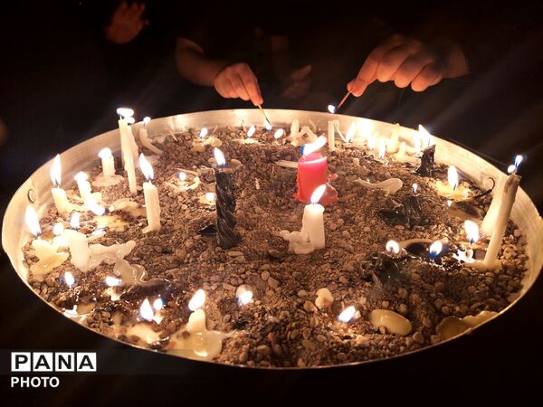 شمع ها هم‌نوا با خیمه‌ها در شامِ غریبان