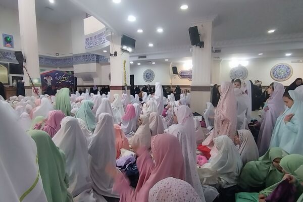 آیین جشن تکلیف دانش‌آموزان دختر شهرستان پردیس در فضایی معنوی و باشکوه