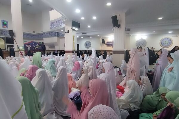 آیین جشن تکلیف دانش‌آموزان دختر شهرستان پردیس در فضایی معنوی و باشکوه