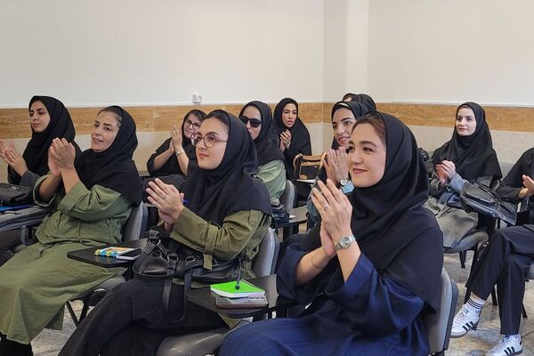 جلسه شورای معلمان دبیرستان نمونه دولتی ولایت