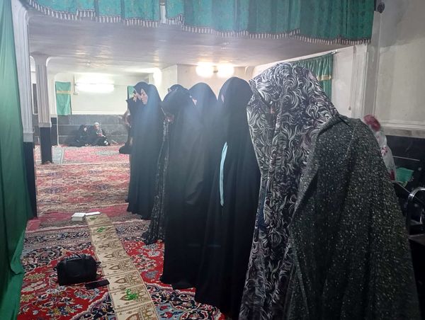 برگزاری نماز صد رکعتی در روستای گزکوه