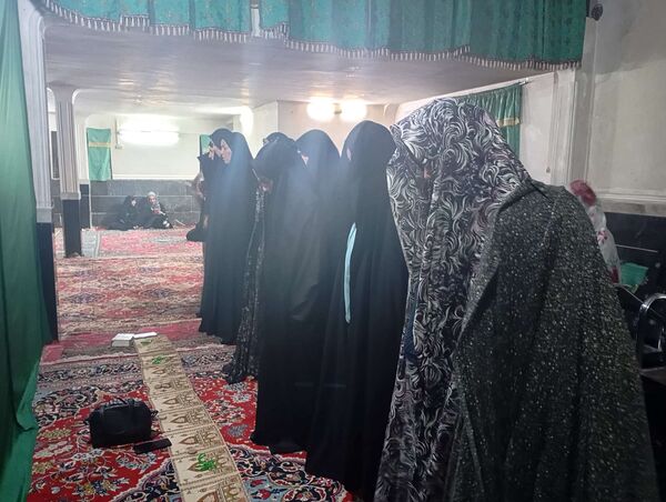 برگزاری نماز صد رکعتی در روستای گزکوه