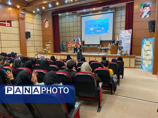 اختتامیه نمایشگاه بازی و یادگیری در شهرستان رباط‌کریم