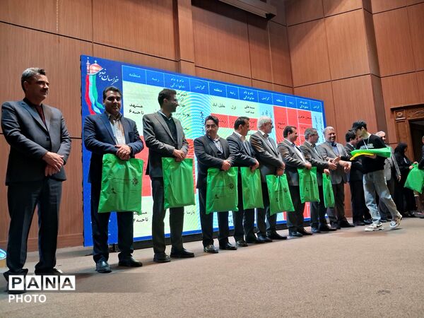 تجلیل از برگزیدگان استانی پژوهش سراها