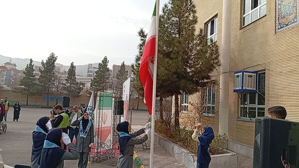 مانور زلزله استانی در هنرستان دخترانه محمودیه ناحیه ۶(2)