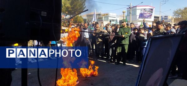 استکبار ستیزی از جنس راهپیمایی در زاوه