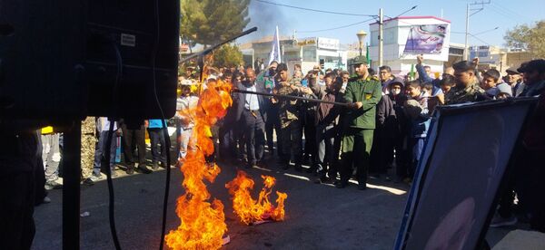 استکبار ستیزی از جنس راهپیمایی در زاوه