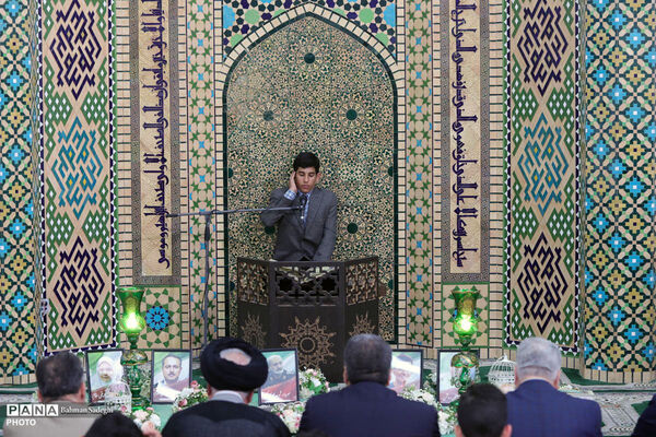 محفل انس با قرآن کریم و اقامه نماز جماعت در نخستین روز بازگشایی مدارس