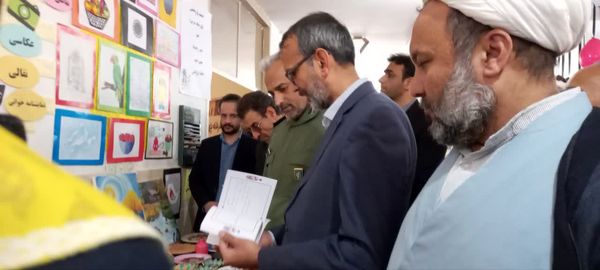 نمایشگاه ماها در دبیرستان فرزانگان