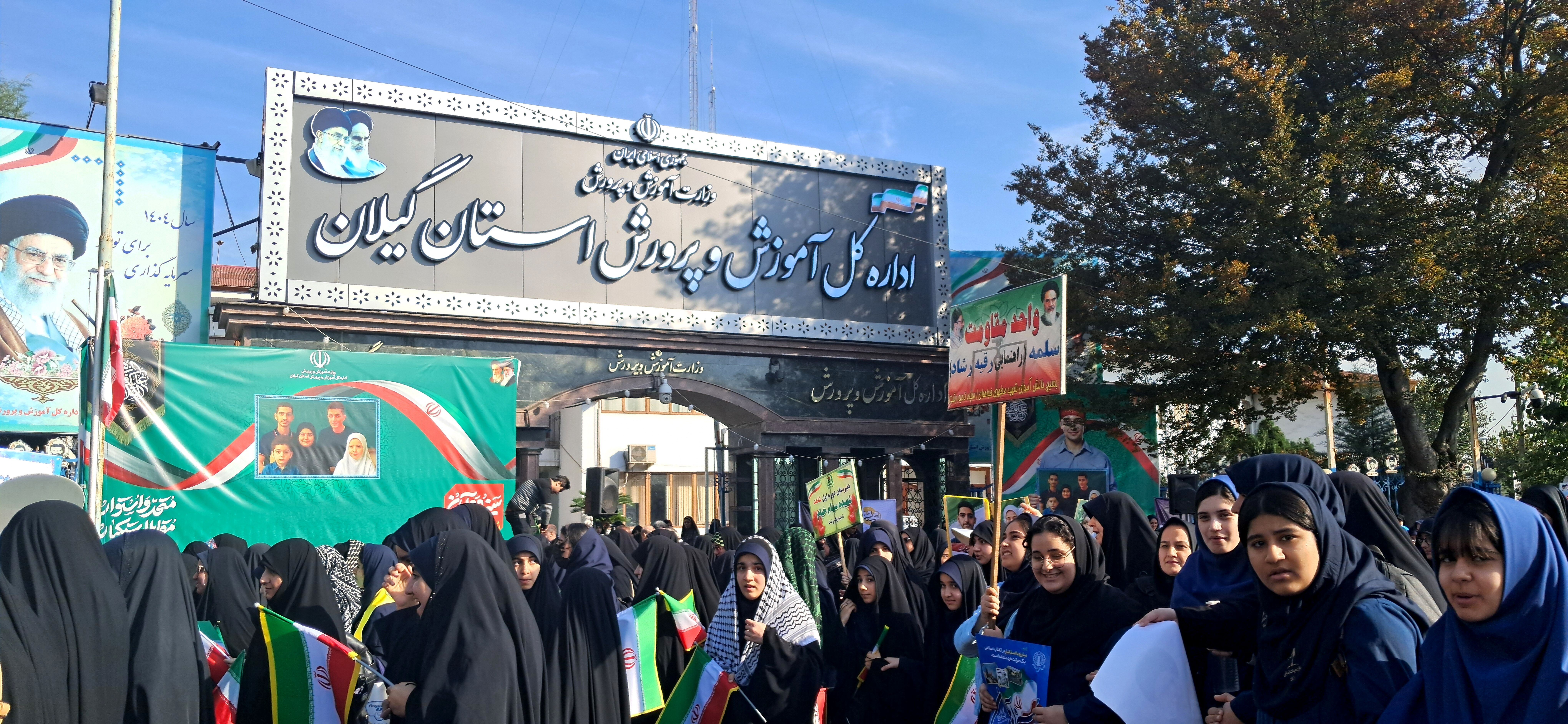رشت در صبح ۱۳ آبان؛ نمایش شور و همبستگی دانش‌آموزان گیلانی