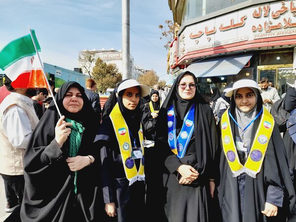 راهپیمایی روز دانش‌آموزان در ناحیه 6 مشهد 