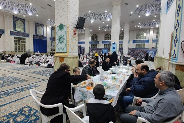 برگزاری سفره افطاری به مناسبت ماه مبارک رمضان در مدارس ناحیه دو شهرری 